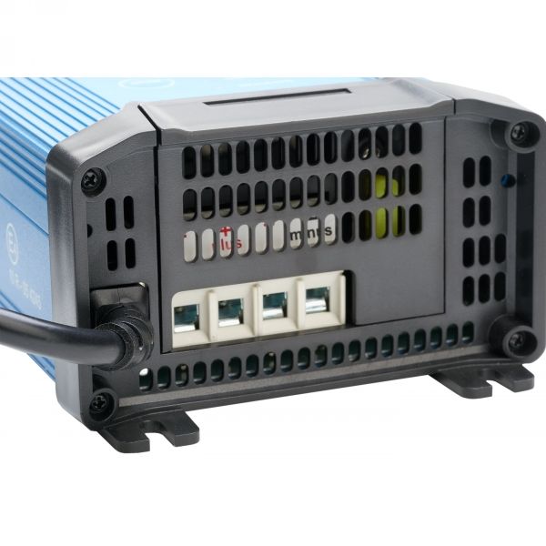 Victron Energy Bluesmart IP22 12V 15A 3 izlaza 230V punjač